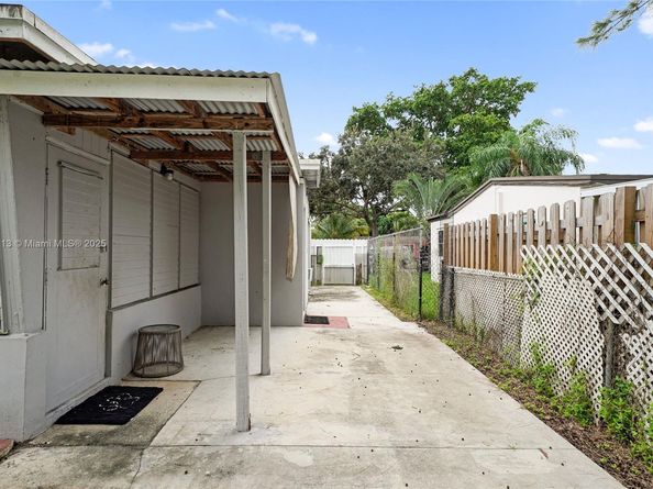 125 NW 121st St, North Miami FL 33168