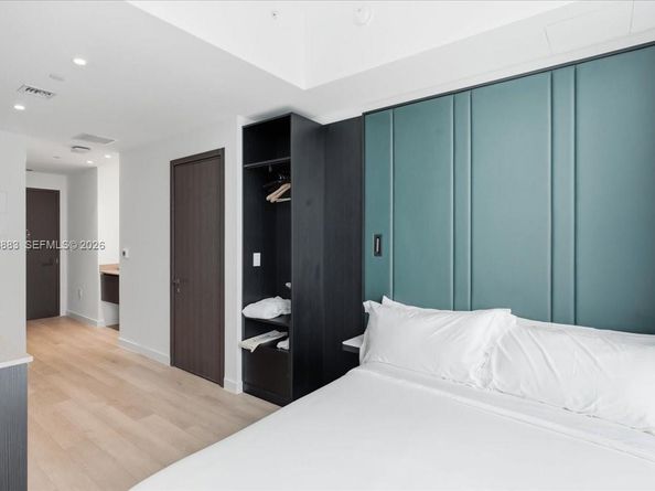 20 NE 11th 4212, Miami FL 33132
