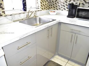 9141 Sunrise Lakes Blvd 201, Sunrise FL 33322