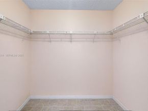 20741 NE 4th Ct 207, Miami FL 33179