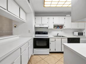 20741 NE 4th Ct 207, Miami FL 33179