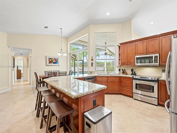 985 Spoonbill Cir, Weston FL 33326