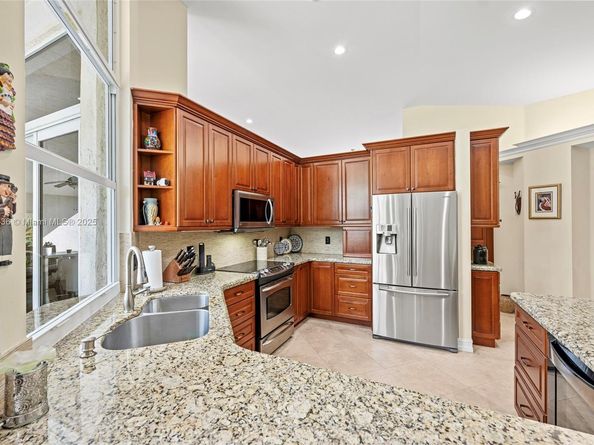 985 Spoonbill Cir, Weston FL 33326