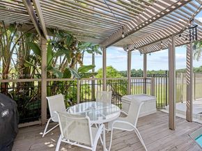 985 Spoonbill Cir, Weston FL 33326