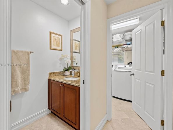 985 Spoonbill Cir, Weston FL 33326