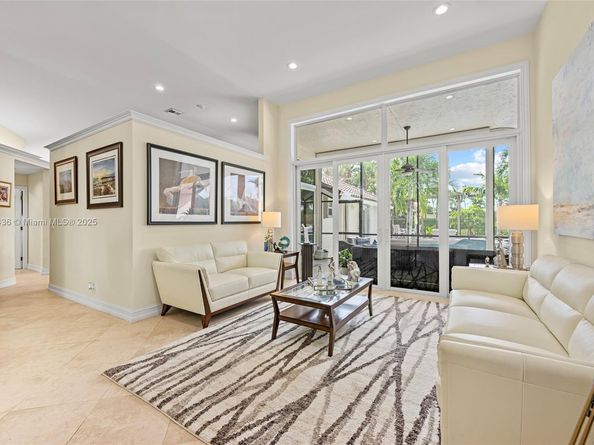 985 Spoonbill Cir, Weston FL 33326