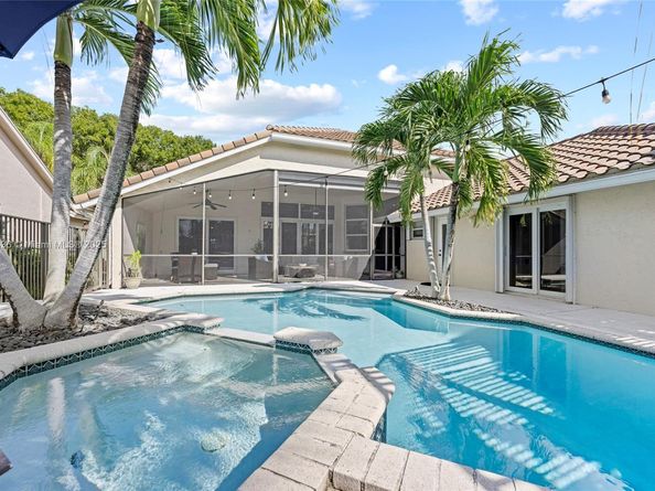 985 Spoonbill Cir, Weston FL 33326