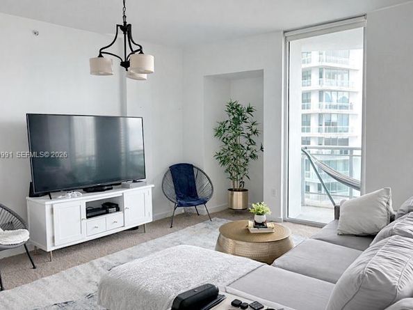 350 S Miami Ave 2215, Miami FL 33130