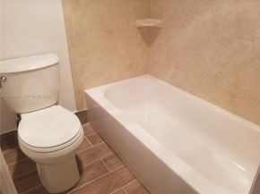 9410 Poinciana Pl 101, Davie FL 33324