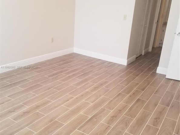 9410 Poinciana Pl 101, Davie FL 33324