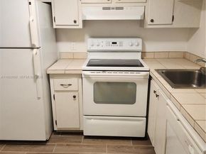 9410 Poinciana Pl 101, Davie FL 33324