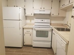 9410 Poinciana Pl 101, Davie FL 33324