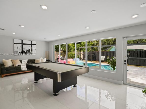 5613 Madison St, Hollywood FL 33023