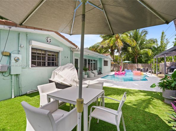 5613 Madison St, Hollywood FL 33023