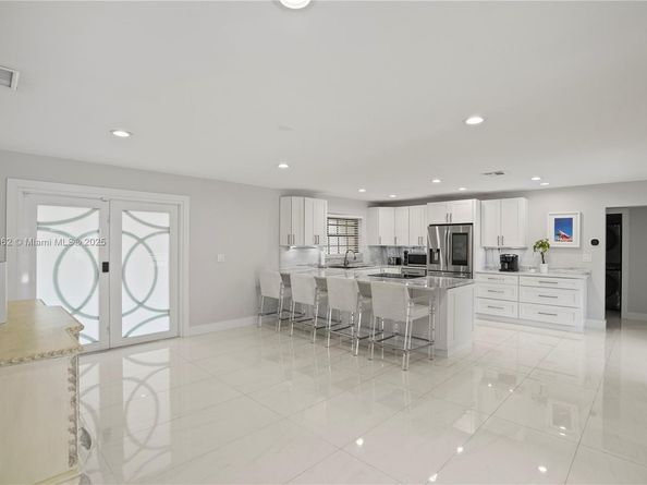 5613 Madison St, Hollywood FL 33023