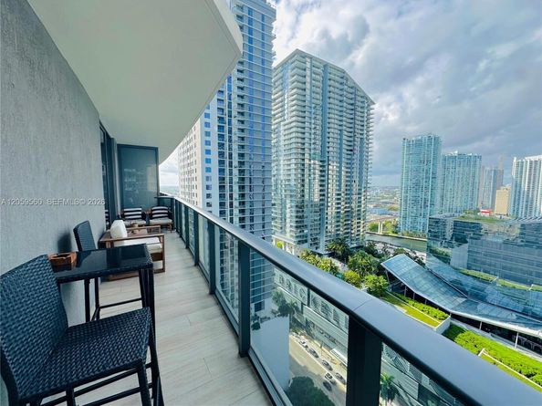 45 SW 9th St 2501, Miami FL 33130