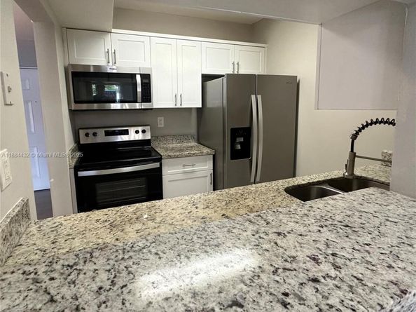 250 NW 107th Ave 202, Miami FL 33172