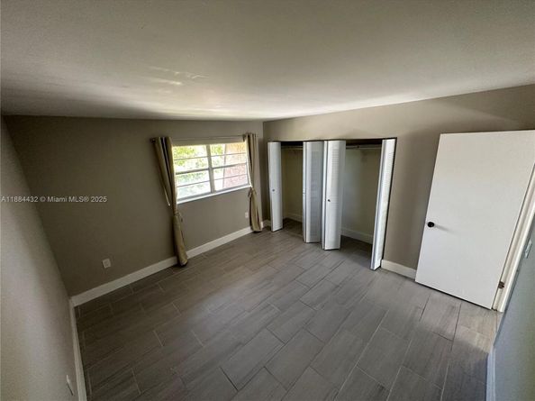 250 NW 107th Ave 202, Miami FL 33172