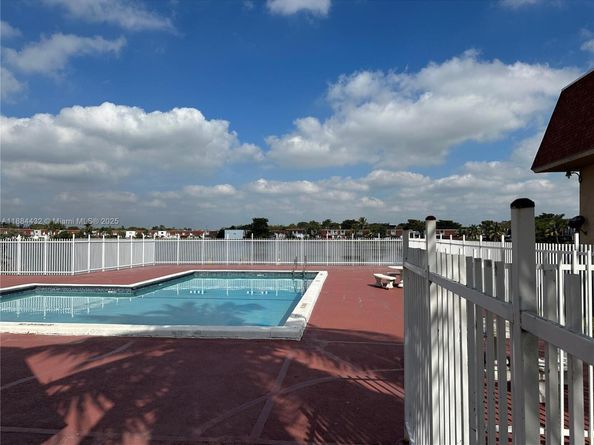 250 NW 107th Ave 202, Miami FL 33172