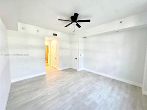 3001 NE 185th St 213, Aventura FL 33180