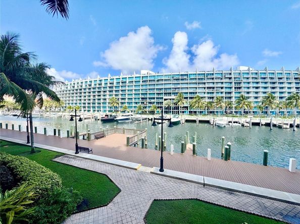 3001 NE 185th St 213, Aventura FL 33180