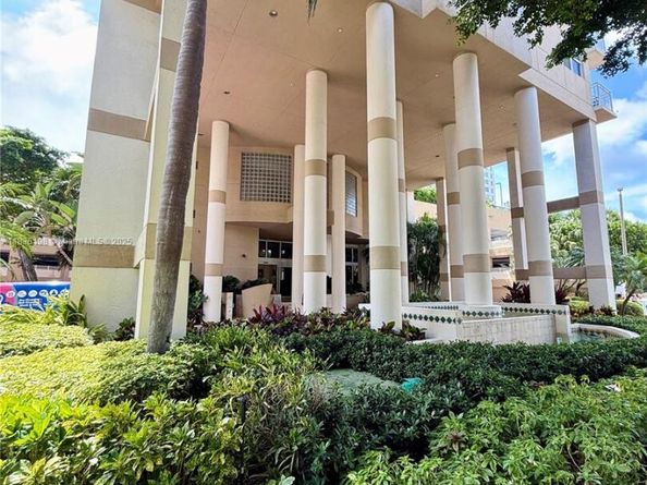 770 Claughton Island Dr 1503, Miami FL 33131