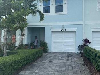 6349 Topsail Dr