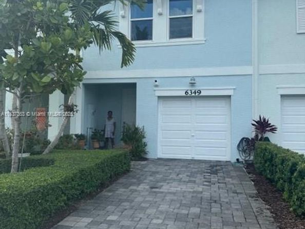 6349 Topsail Dr, West Palm Beach FL 33413