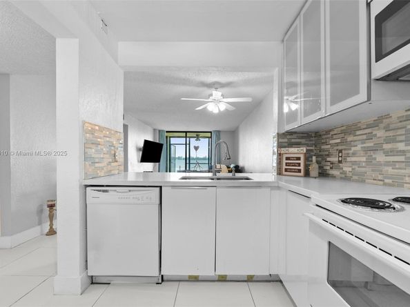109 Lake Emerald Dr 105, Oakland Park FL 33309