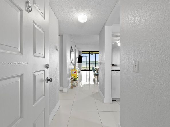 109 Lake Emerald Dr 105, Oakland Park FL 33309