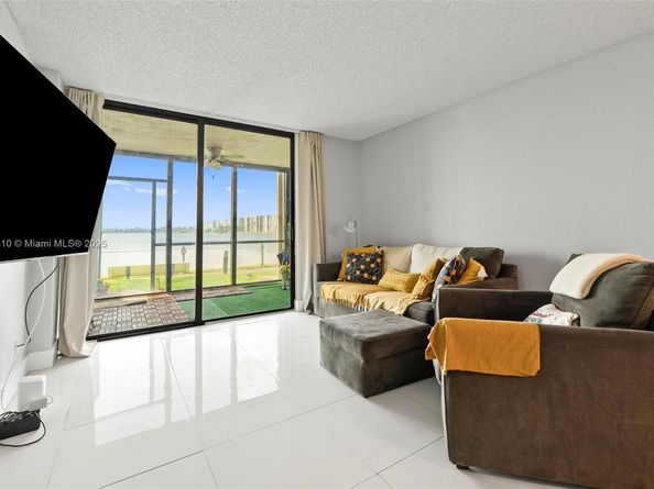 109 Lake Emerald Dr 105, Oakland Park FL 33309