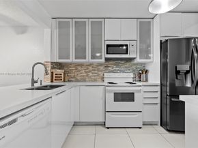 109 Lake Emerald Dr 105, Oakland Park FL 33309