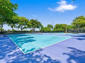 109 Lake Emerald Dr 105, Oakland Park FL 33309
