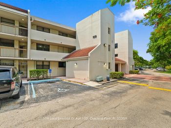 109 Lake Emerald Dr
