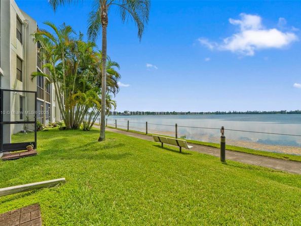 109 Lake Emerald Dr 105, Oakland Park FL 33309