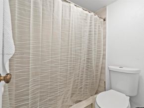 109 Lake Emerald Dr 105, Oakland Park FL 33309