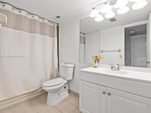 109 Lake Emerald Dr 105, Oakland Park FL 33309