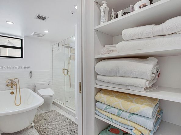 1621 Collins Ave 504C, Miami Beach FL 33139