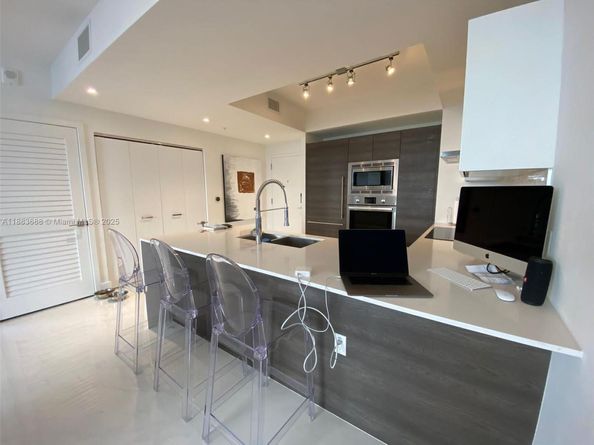 301 Altara Ave 805, Coral Gables FL 33146