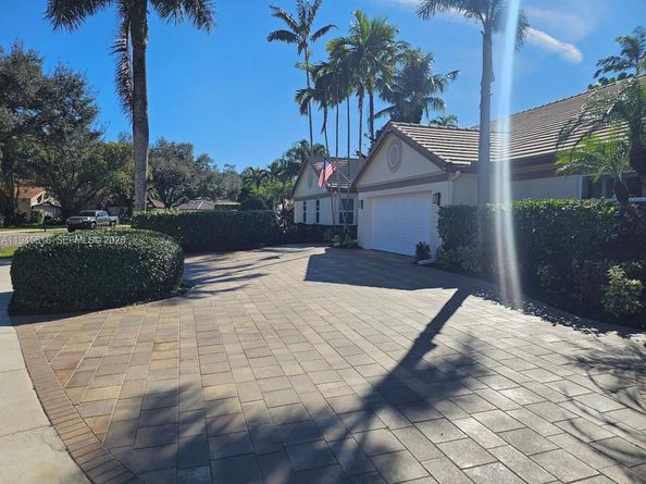 3070 Perriwinkle Cir, Davie FL 33328