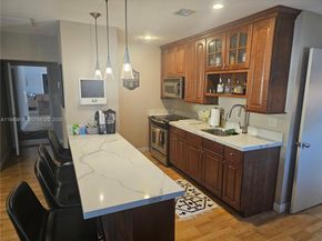 3070 Perriwinkle Cir, Davie FL 33328