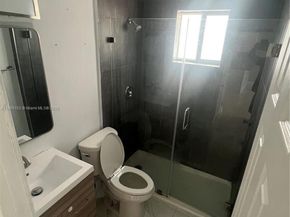 3285 NW 92nd St, Miami FL 33147