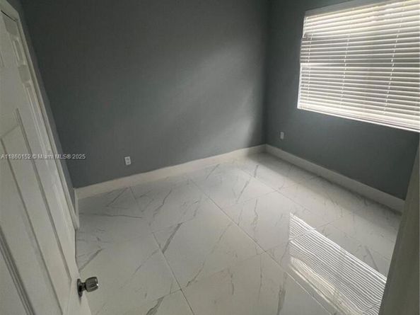 3285 NW 92nd St, Miami FL 33147