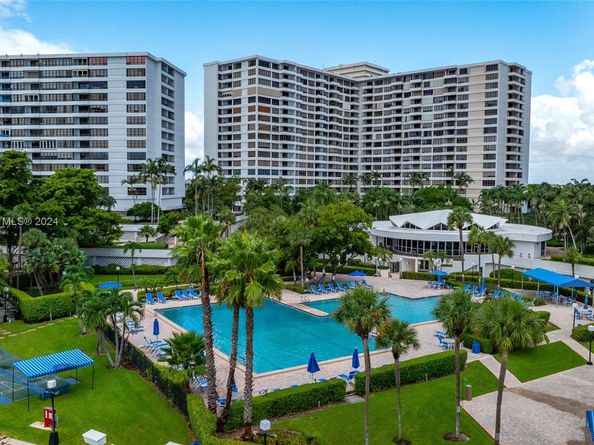 2500 Parkview Dr 517, Hallandale Beach FL 33009