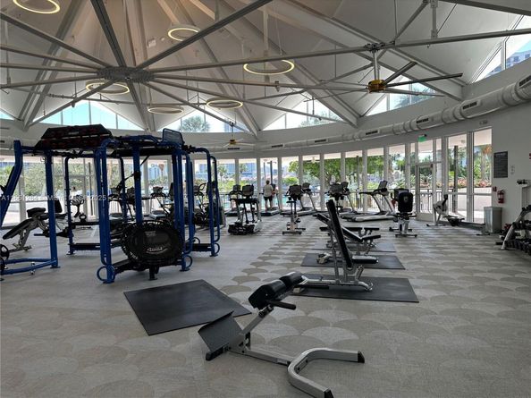 2500 Parkview Dr 517, Hallandale Beach FL 33009