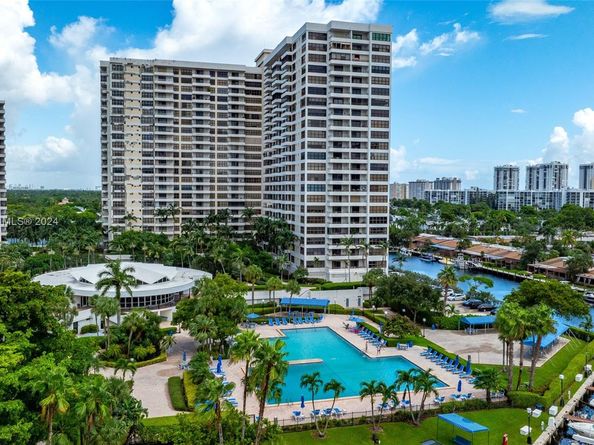 2500 Parkview Dr 517, Hallandale Beach FL 33009