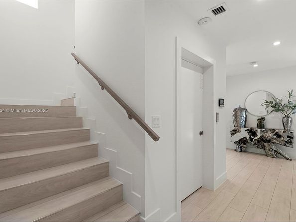 350 Desoto St, Hollywood FL 33019