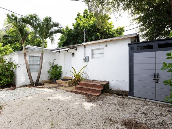 1866 NW 47th St, Miami FL 33142