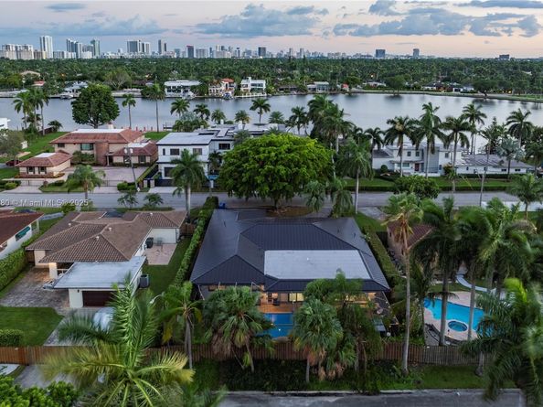 1141 N Northlake Dr, Hollywood FL 33019