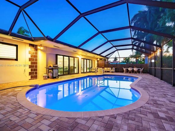 1141 N Northlake Dr, Hollywood FL 33019